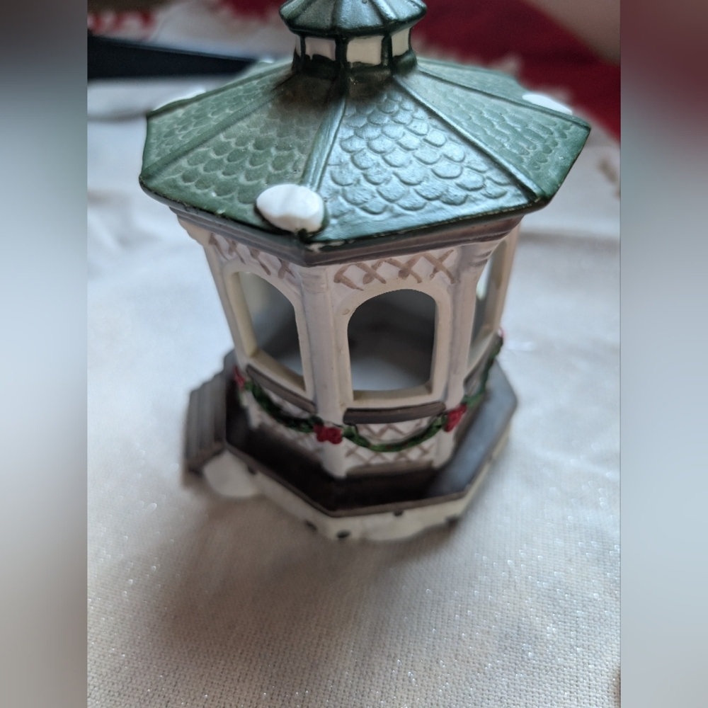 Lemax Gazebo - Picture 3 of 7